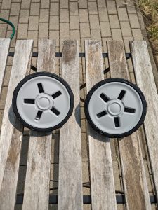 Räder des Black + Decker BXPW 1600PE Hochdruckreinigers im Paar
