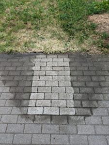 Scheppach HCE 1650 Hochdruckreiniger Gehweg nach der Reinigung (2)