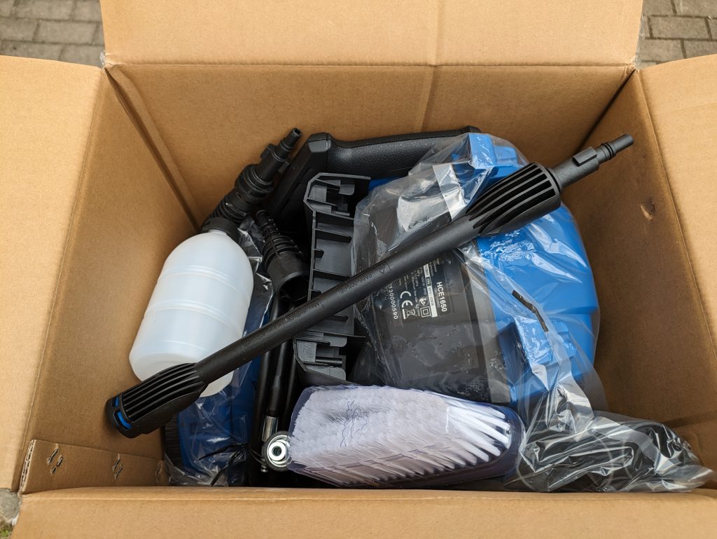 Scheppach HCE 1650 Hochdruckreiniger Verpackung geöffnet