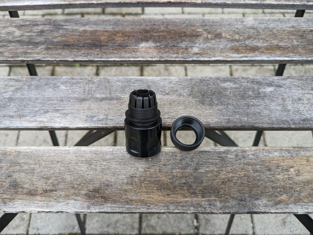 Schlauchadapter des Eziclean® Hydroforce 165 Hochdruckreinigers geöffnet