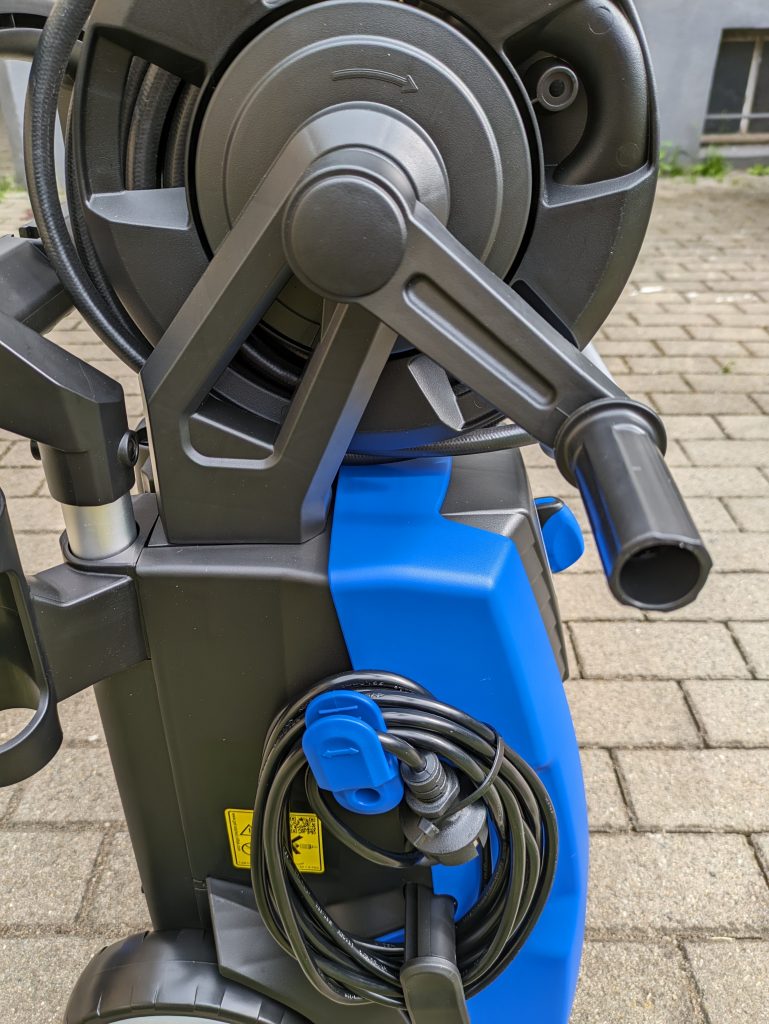 Schlauchrolle des Nilfisk E 145.4-9 X-TRA PAD Hochdruckreinigers mit Griff