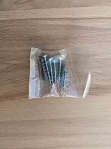 Schrauben und Dübel des Ei Electronics Ei650 Rauchmelders