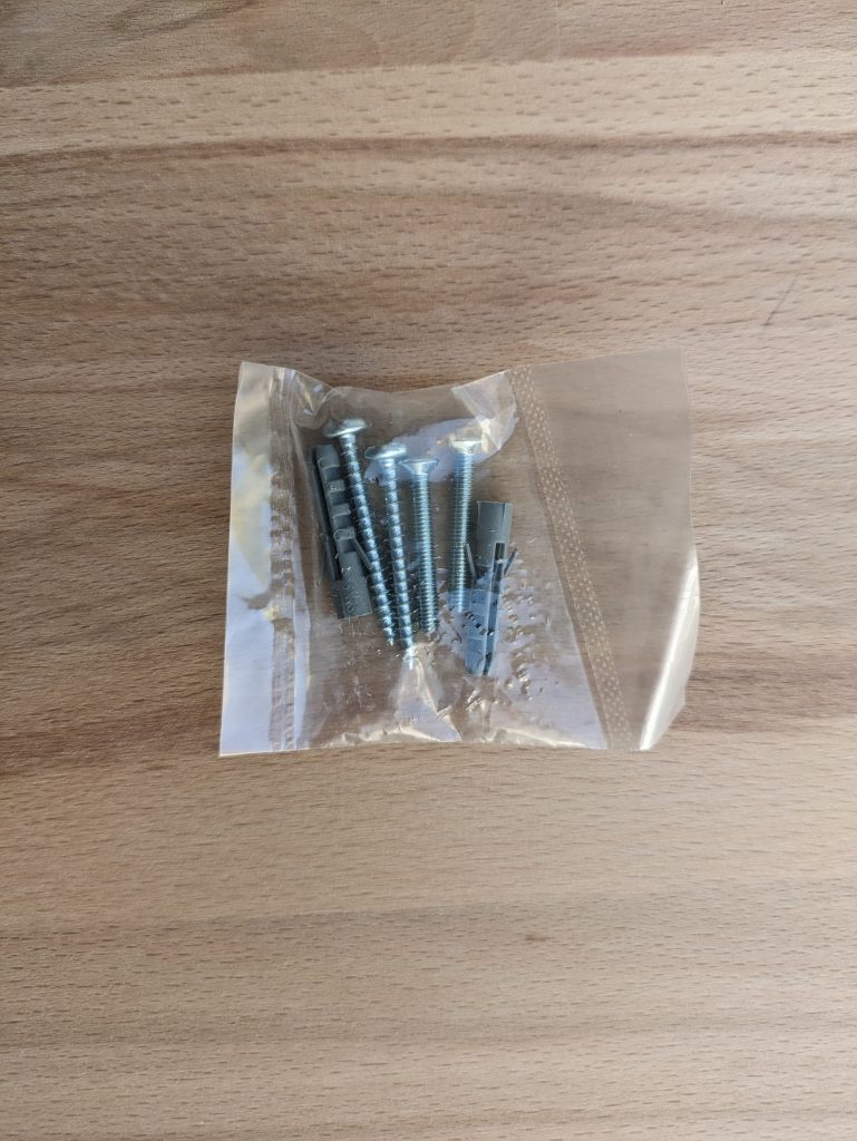Schrauben und Dübel des Ei Electronics Ei650 Rauchmelders