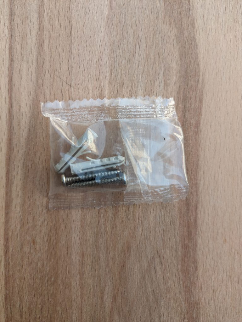Schrauben und Dübel des Kiddie Q2 Rauchmelders