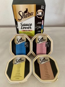 Sheba Sauce Lover Katzenfutter in Verpackung ausgepackt