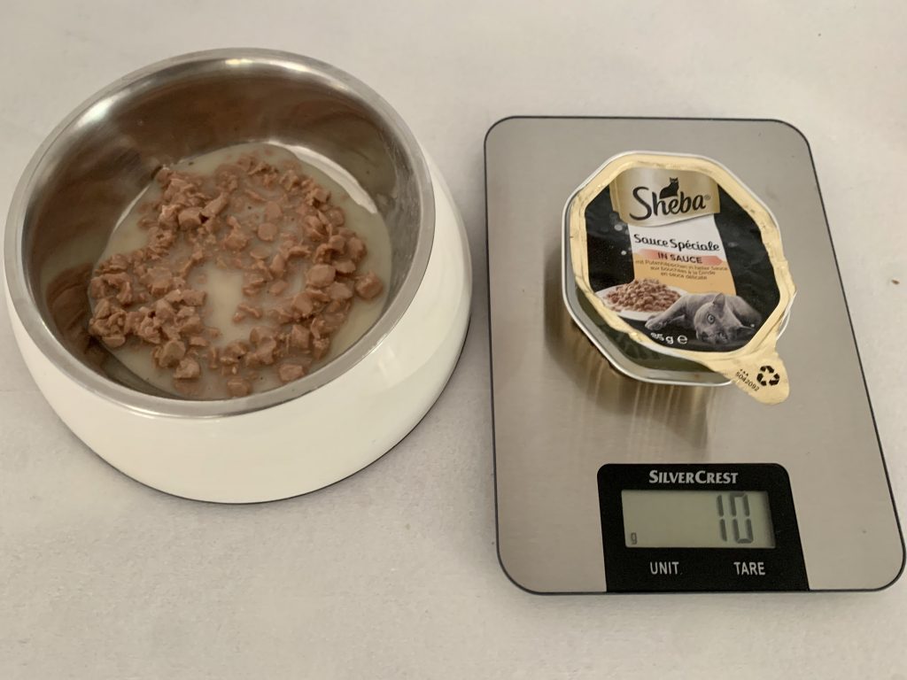 Sheba Sauce Spéciale in Sauce Putenhäppchen in heller Sauce Katzenfutter Gewicht Schale ohne Inhalt