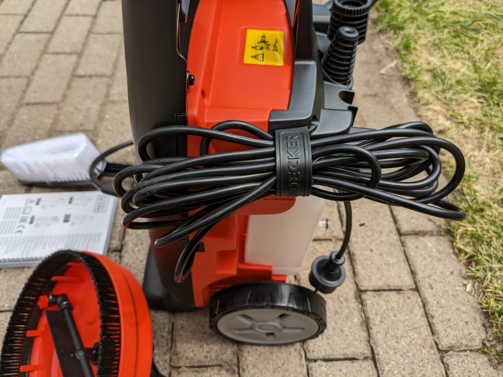Stromkabelhalterung des Black + Decker BXPW 1600PE Hochdruckreinigers Nahansicht