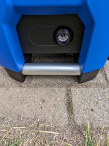 Tragegriff und Wasseranschluss des Nilfisk E 145.4-9 X-TRA PAD Hochdruckreinigers
