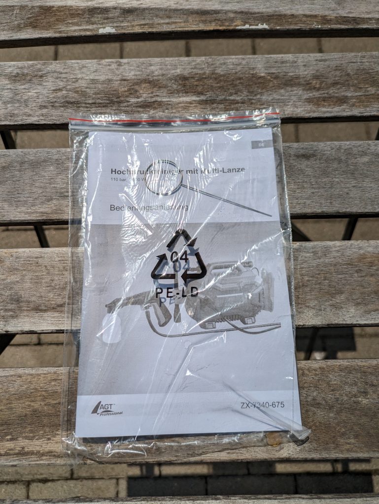 Verpackte Bedienungsanleitung des AGT Professional ZX 7340 675 Hochdruckreinigers