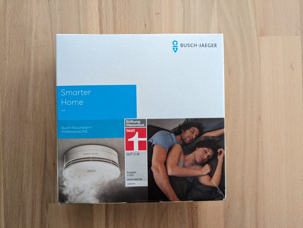 Verpackung des Busch-Jaeger ProfessionalLine Rauchmelders von vorne