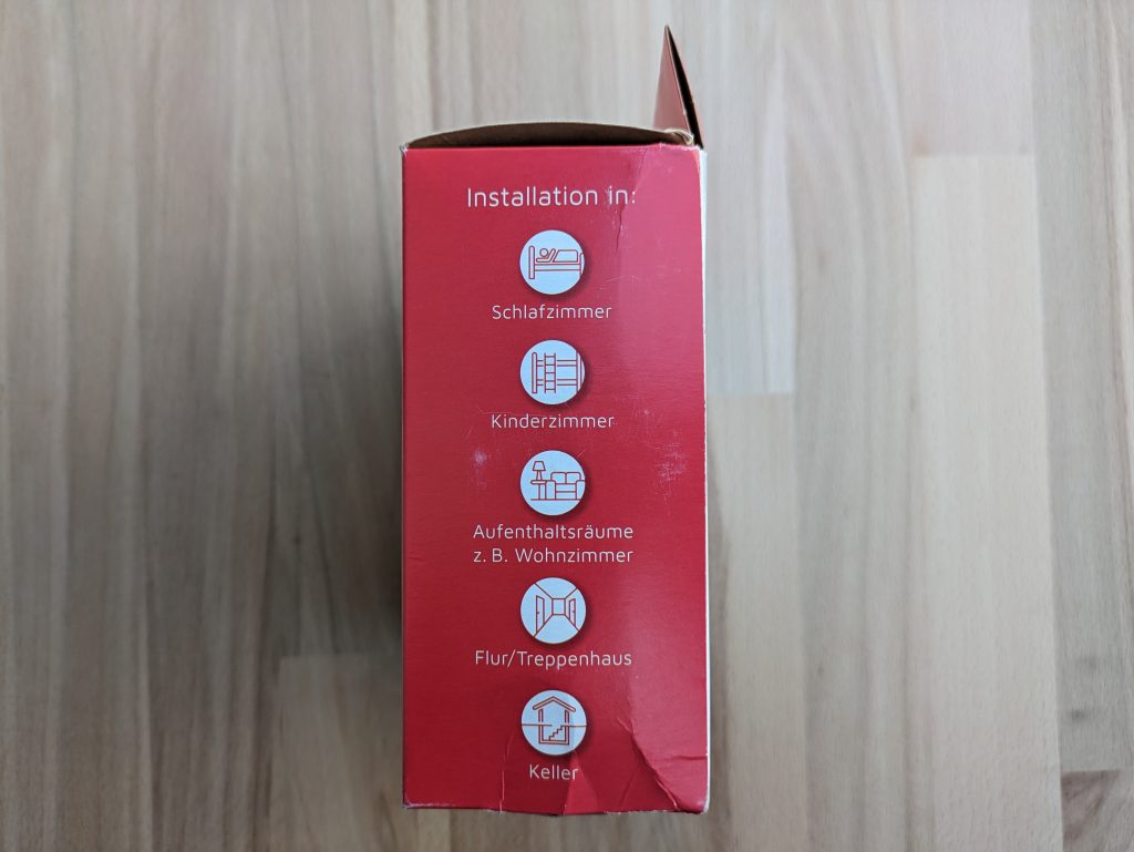 Verpackung des Ei Electronics Ei650 Rauchmelders von rechts