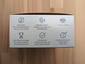 Verpackung des Hekatron Genius Plus Rauchmelders von links
