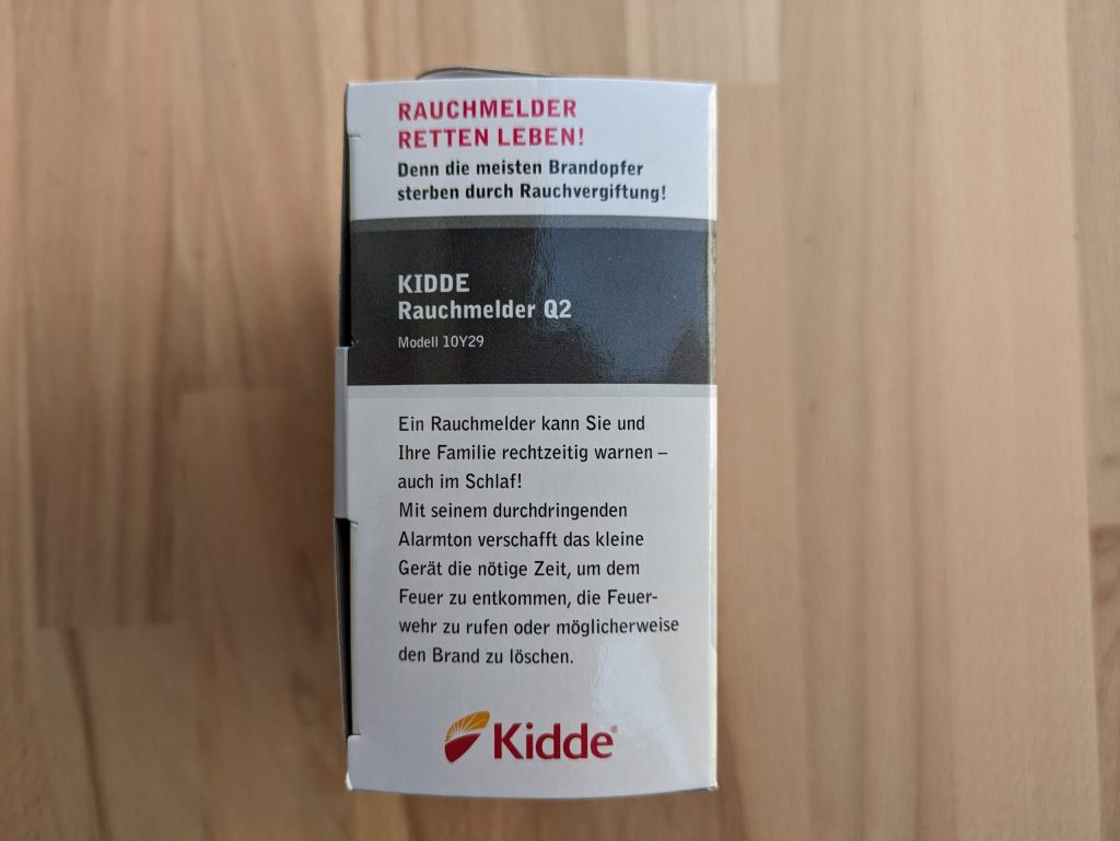 Verpackung des Kiddie Q2 Rauchmelders von links