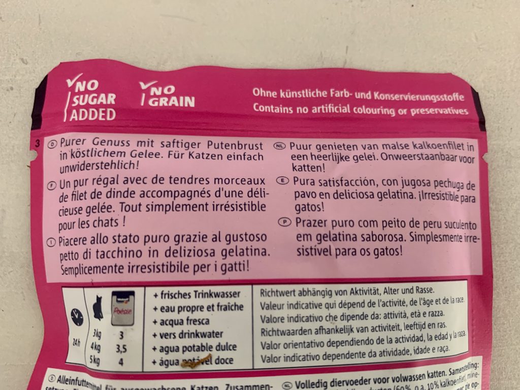 Vitakraft Poésie Délice Meat Selection mit Pute Katzenfutter Nahansicht Fütterungsempfehlung
