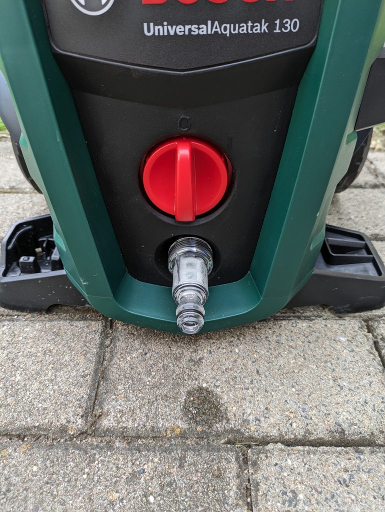 Wasseranschluss des Bosch Aquatak 130 Hochdruckreinigers