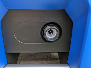 Wasseranschluss des Nilfisk E 145.4-9 X-TRA PAD Hochdruckreinigers Nahansicht