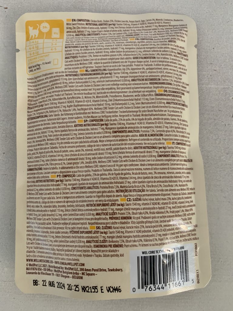 Wellness CORE Tender Cuts Chicken Selection Multipack Katzenfutter Huhn und Hühnerleber Beutel von hinten