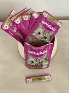 Whiskas 1+ Lamm in Gelee Katzenfutter geöffneter Portionsbeutel