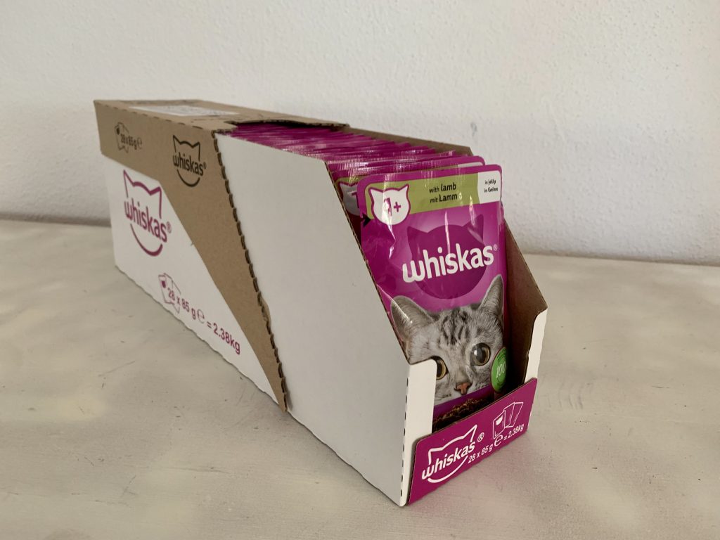 Whiskas 1+ Lamm in Gelee Katzenfutter in geöffnetem Karton