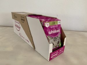 Whiskas 1+ Lamm in Gelee Katzenfutter in geöffnetem Karton