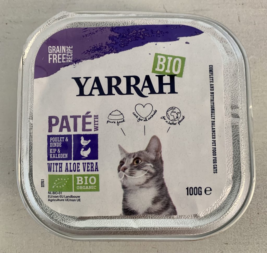 Yarrah Paté mit Huhn, Truthahn und Aloe Vera Bio-Katzenfutter Schale von oben