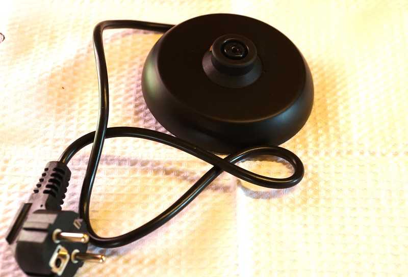 alpina 3-in-1 Sockel mit Kabel