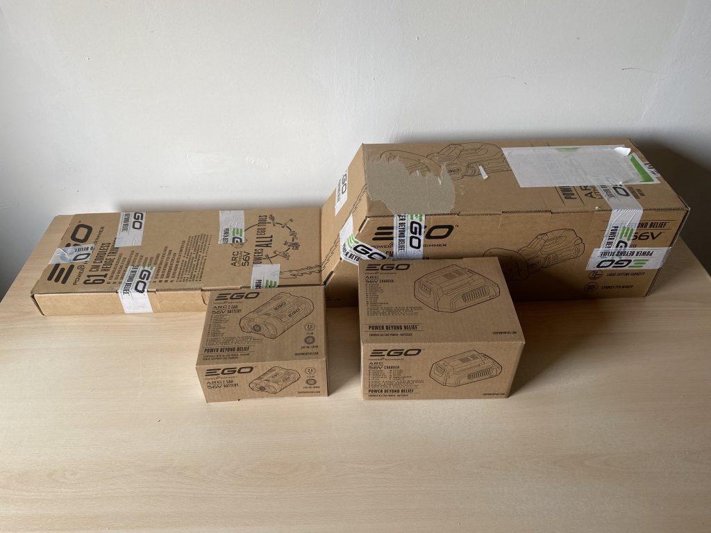 EGO HT2410E Akku-Heckenschere Verpackungen
