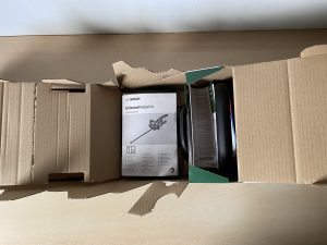 Bosch Universal Hedge Cut 18-55 Akku-Heckenschere in der Verpackung