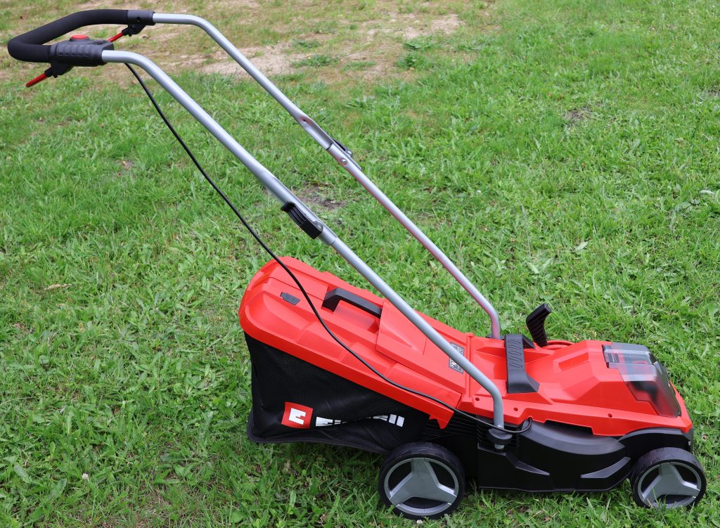 Einhell GE-CM 18-33 Akku-Rasenmäher aufgebaut