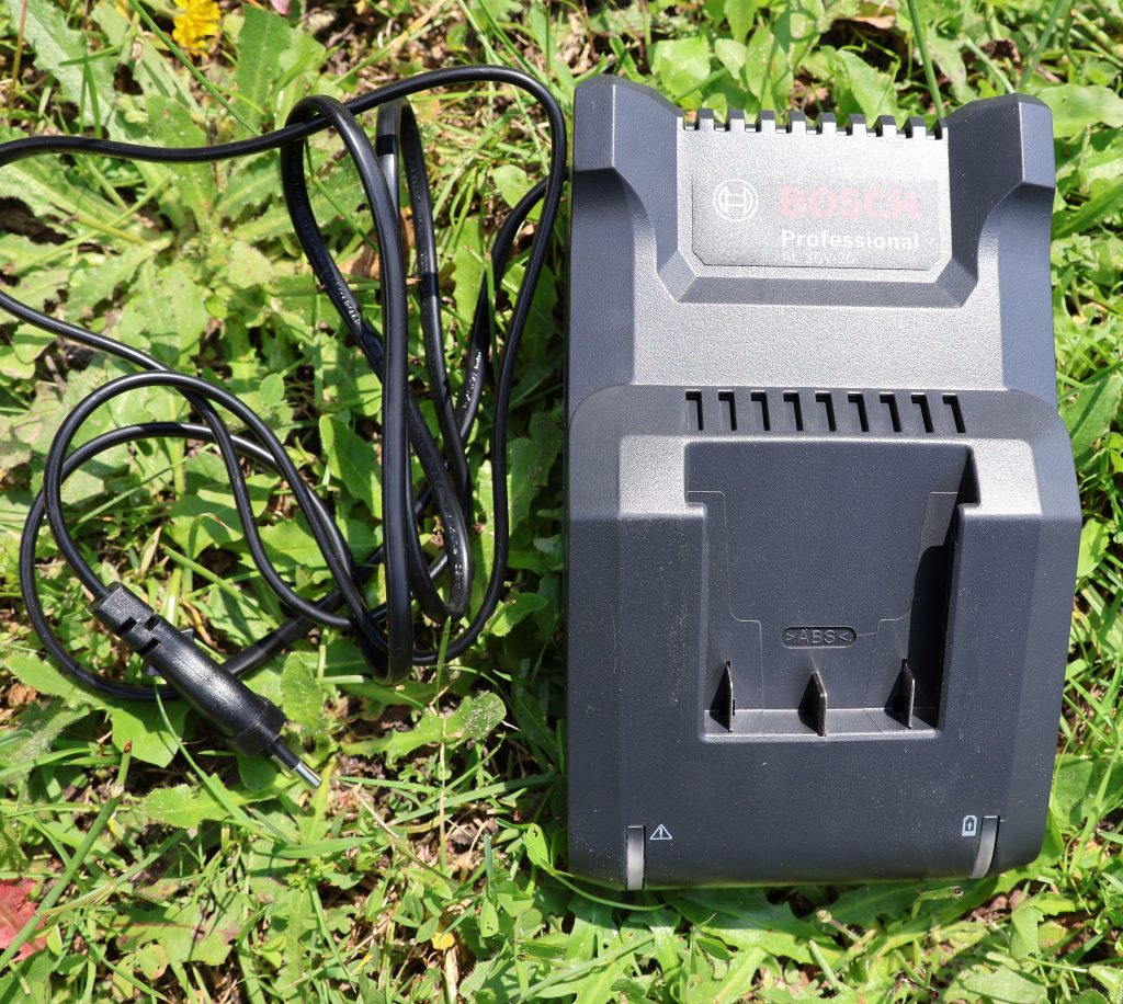 03 Bosch EasyRotak 36-550 Akku-Rasenmäher Ladegerät