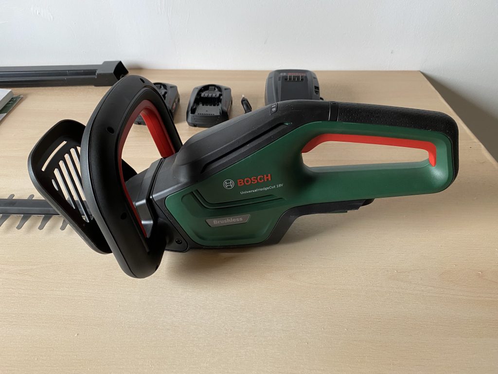 Bosch Universal Hedge Cut 18-55 Akku-Heckenschere Griff