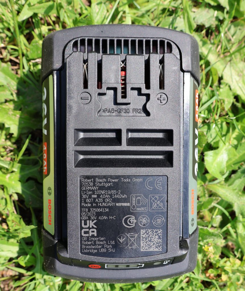 05 Bosch EasyRotak 36-550 Akku-Rasenmäher Akku Rückseite