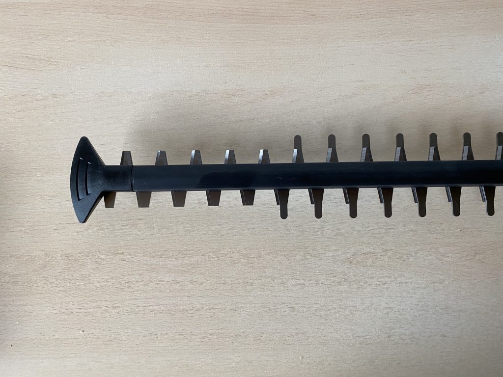 Bosch Universal Hedge Cut 18-55 Akku-Heckenschere Schwert
