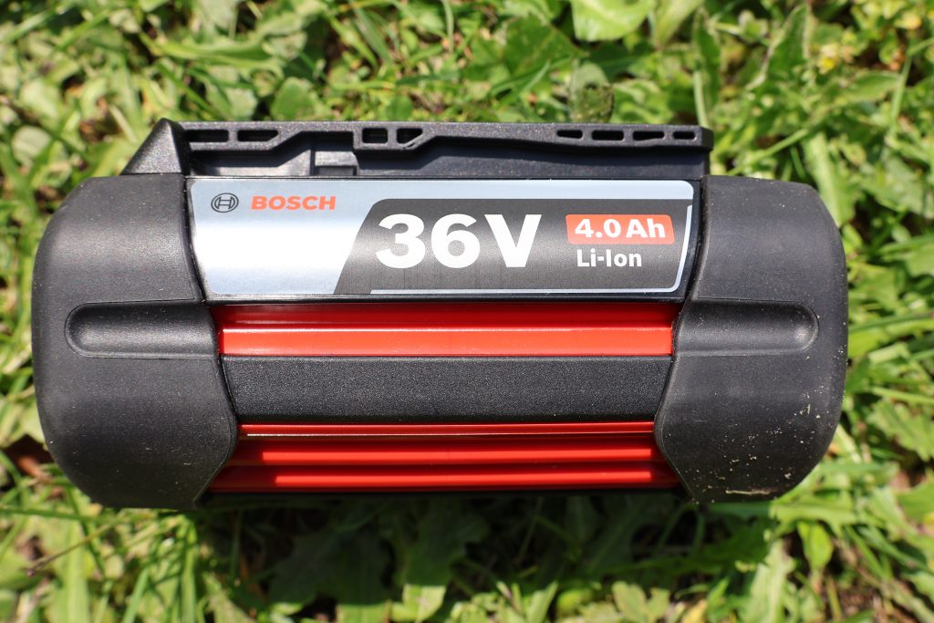 06 Bosch EasyRotak 36-550 Akku-Rasenmäher Akku Seitenansicht