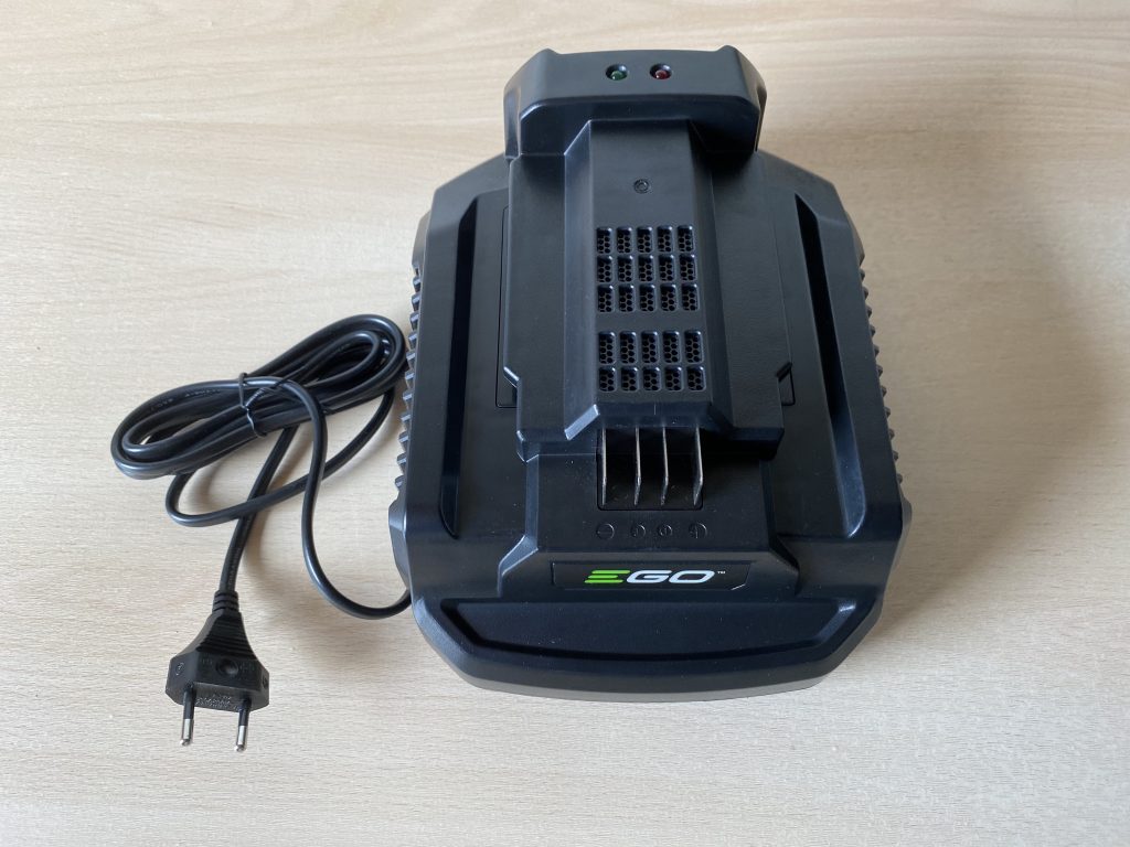 EGO HT2410E Akku-Heckenschere Akkuladegerät