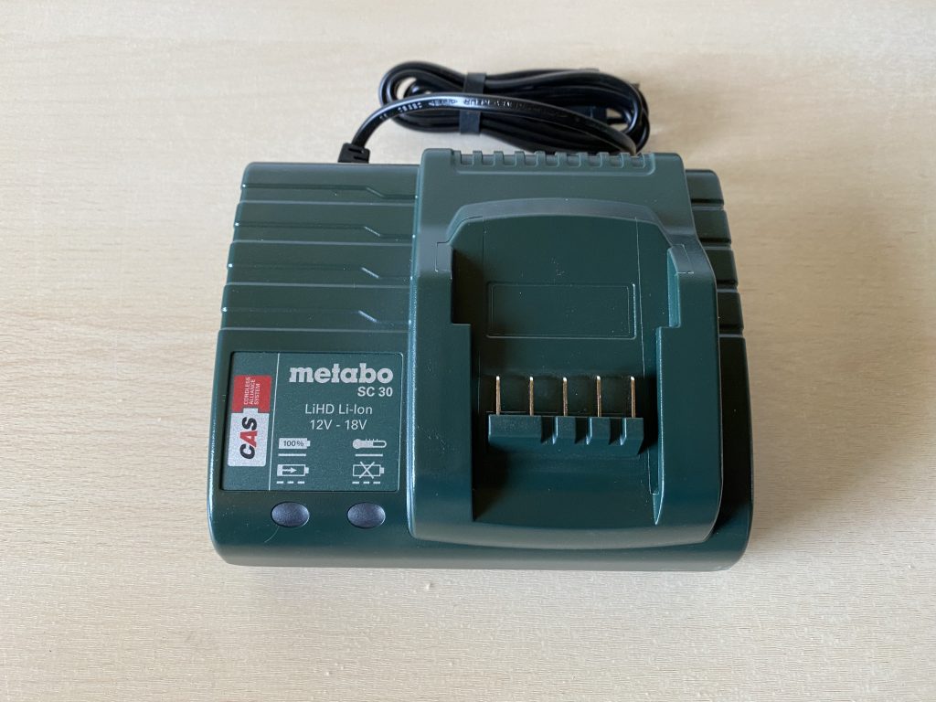 Metabo HS 18 LTX 55 Akku-Heckenschere Akkuladegerät