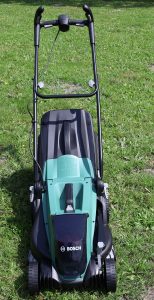 08 Bosch EasyRotak 36-550 Akku-Rasenmäher Frontansicht