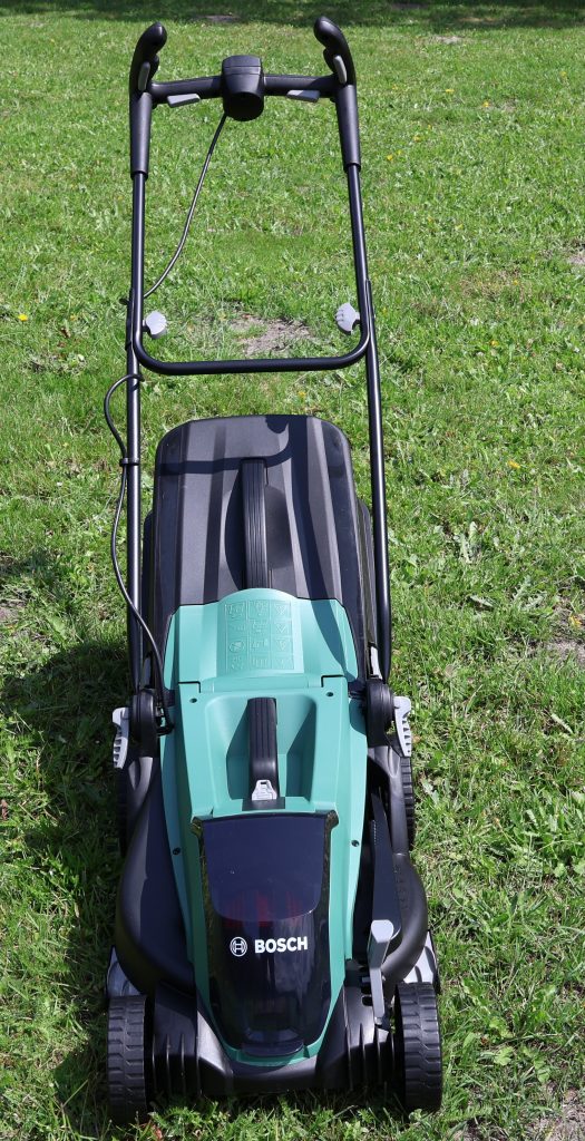 08 Bosch EasyRotak 36-550 Akku-Rasenmäher Frontansicht
