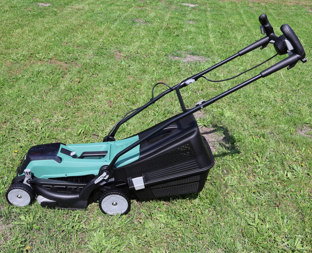 09 Bosch EasyRotak 36-550 Akku-Rasenmäher Seitenansicht