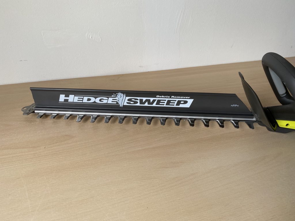 Ryobi ONE+ RY18HT45A-120 Akku-Heckenschere Schnittgutkehrer