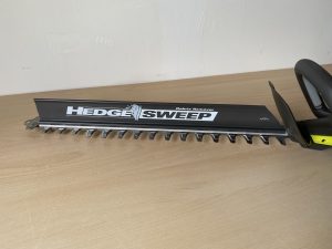 Ryobi ONE+ RY18HT45A-120 Akku-Heckenschere Schnittgutkehrer