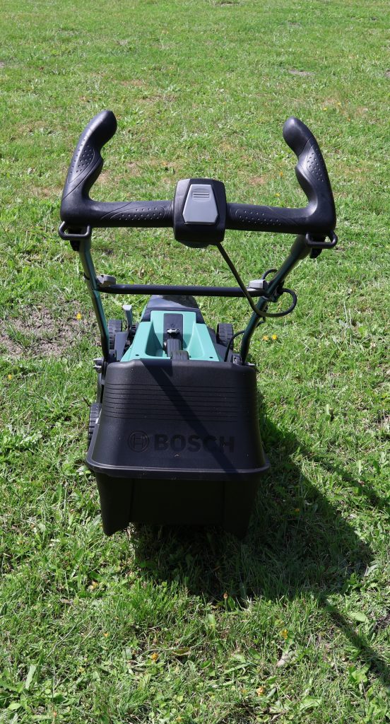 10 Bosch EasyRotak 36-550 Akku-Rasenmäher Arbeitsansicht