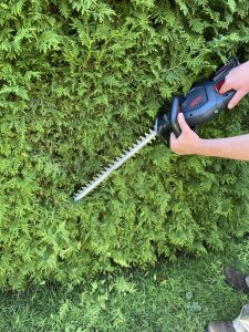 AL-KO HT 1845 Akku-Heckenschere Thuja schneiden 3