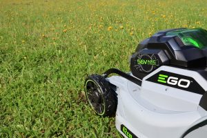 Ego Power Plus Akku-Rasenmäher im Einsatz