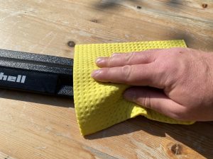 Einhell GE-CH 1846 Li Akku-Heckenschere Reinigung Messerschutz
