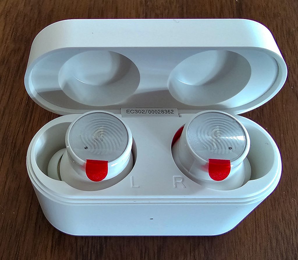 1More PistonBuds Pro Ladecase geöffnet