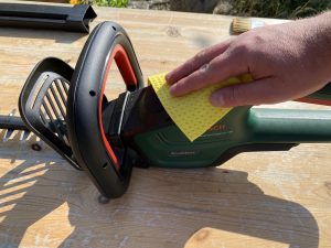 Bosch Universal Hedge Cut 18-55 Akku-Heckenschere Renigung Gerät