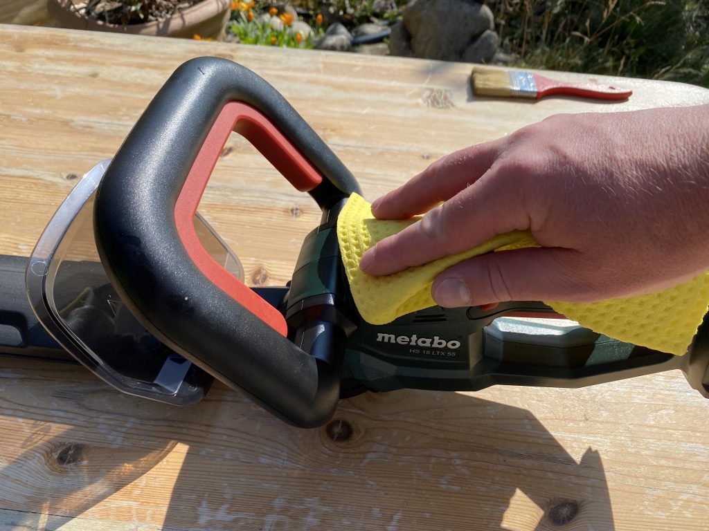 Metabo HS 18 LTX 55 Akku-Heckenschere Reinigung Gerät