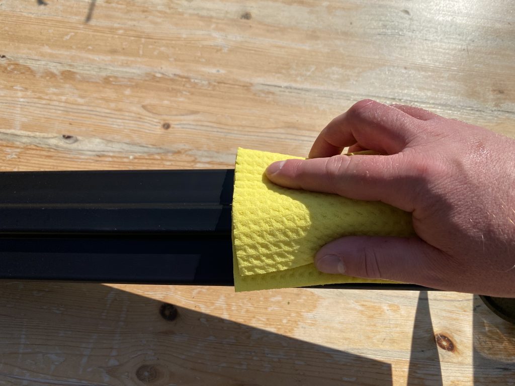Ryobi ONE+ RY18HT45A-120 Akku-Heckenschere Reinigung Messerschutz