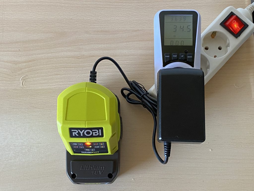 Ryobi ONE+ RY18HT45A-120 Akku-Heckenschere Ladestrom